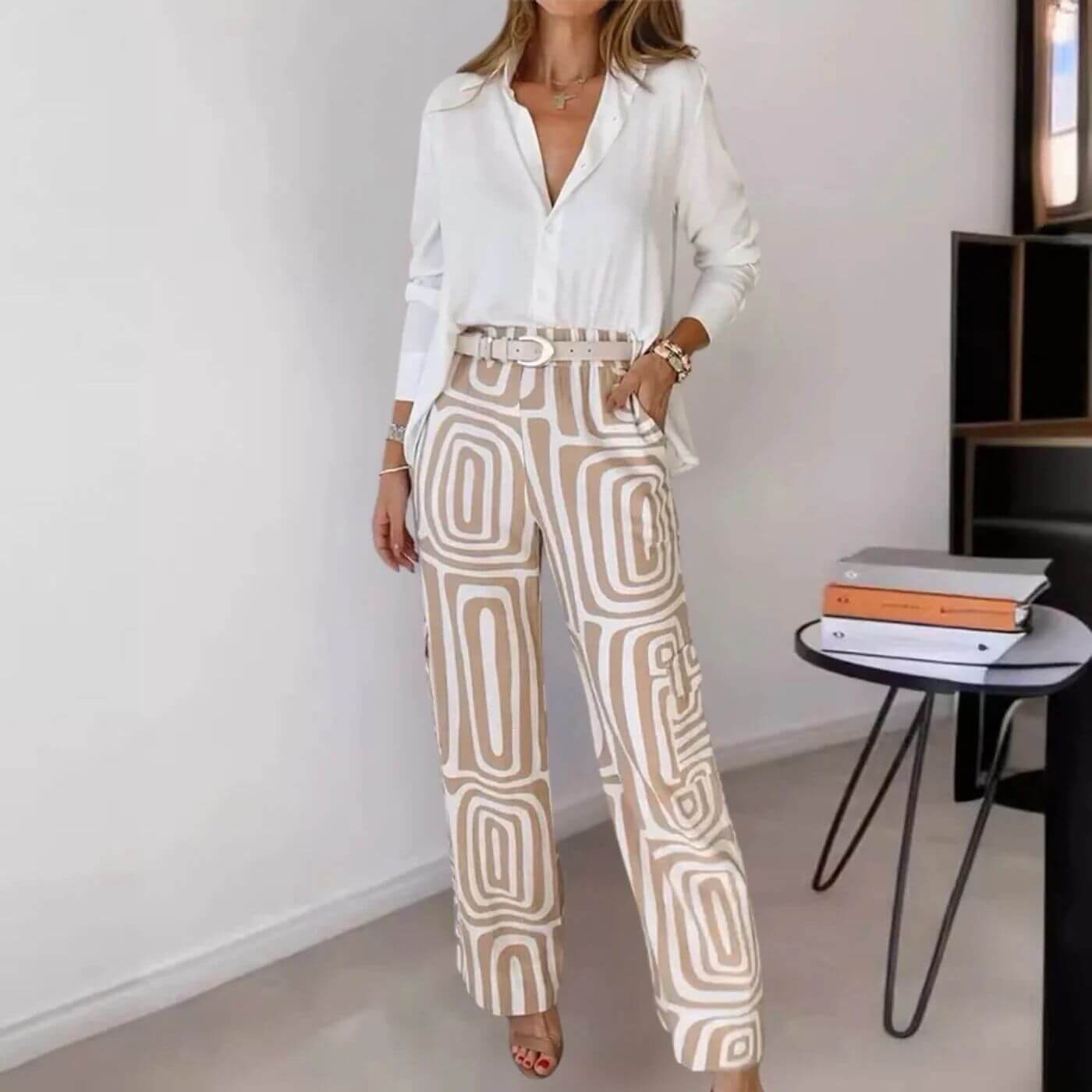 Elisabeth | Stilfull Bluse- og Bukse-sett med Belte