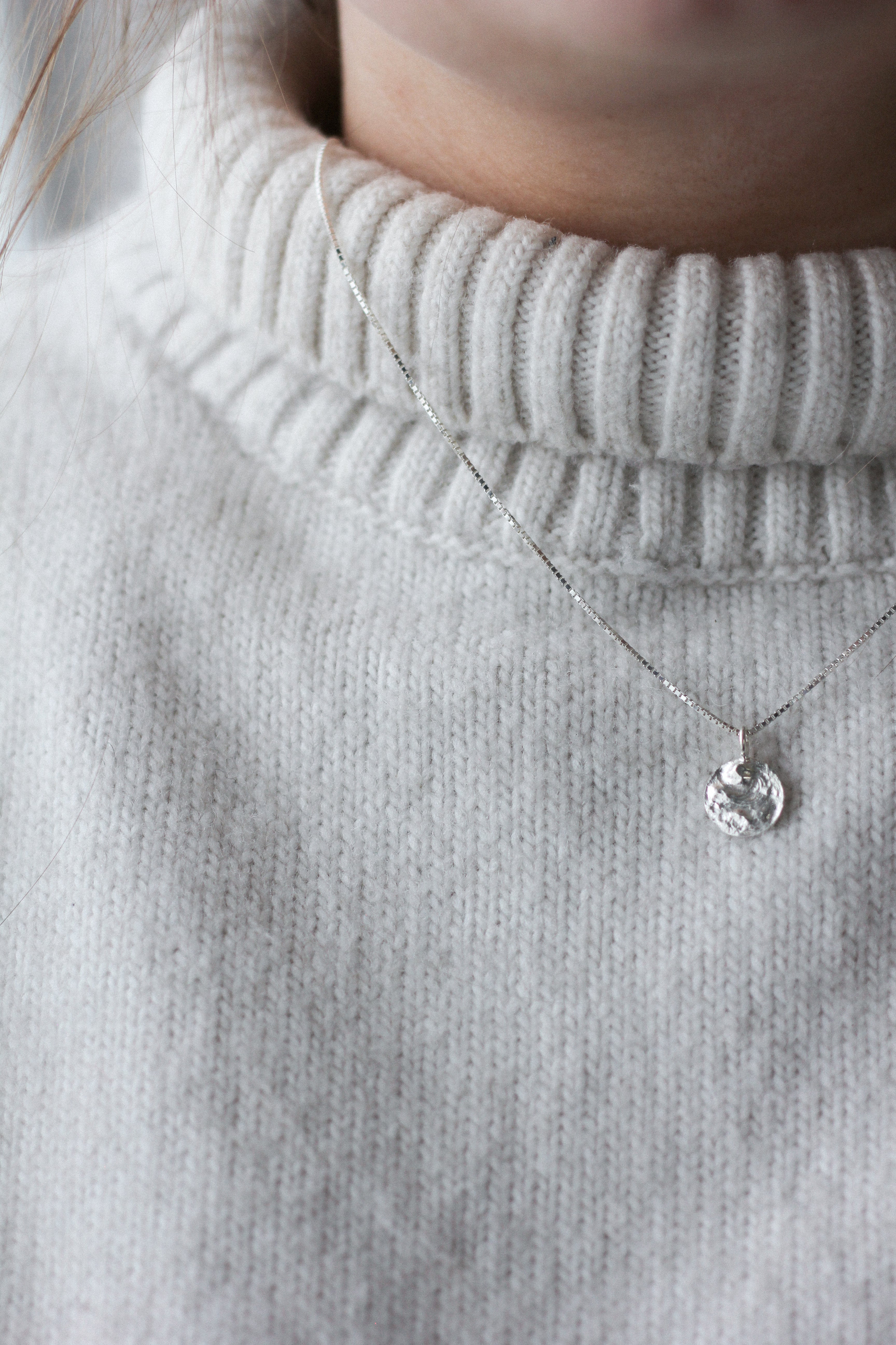 Wave necklace around