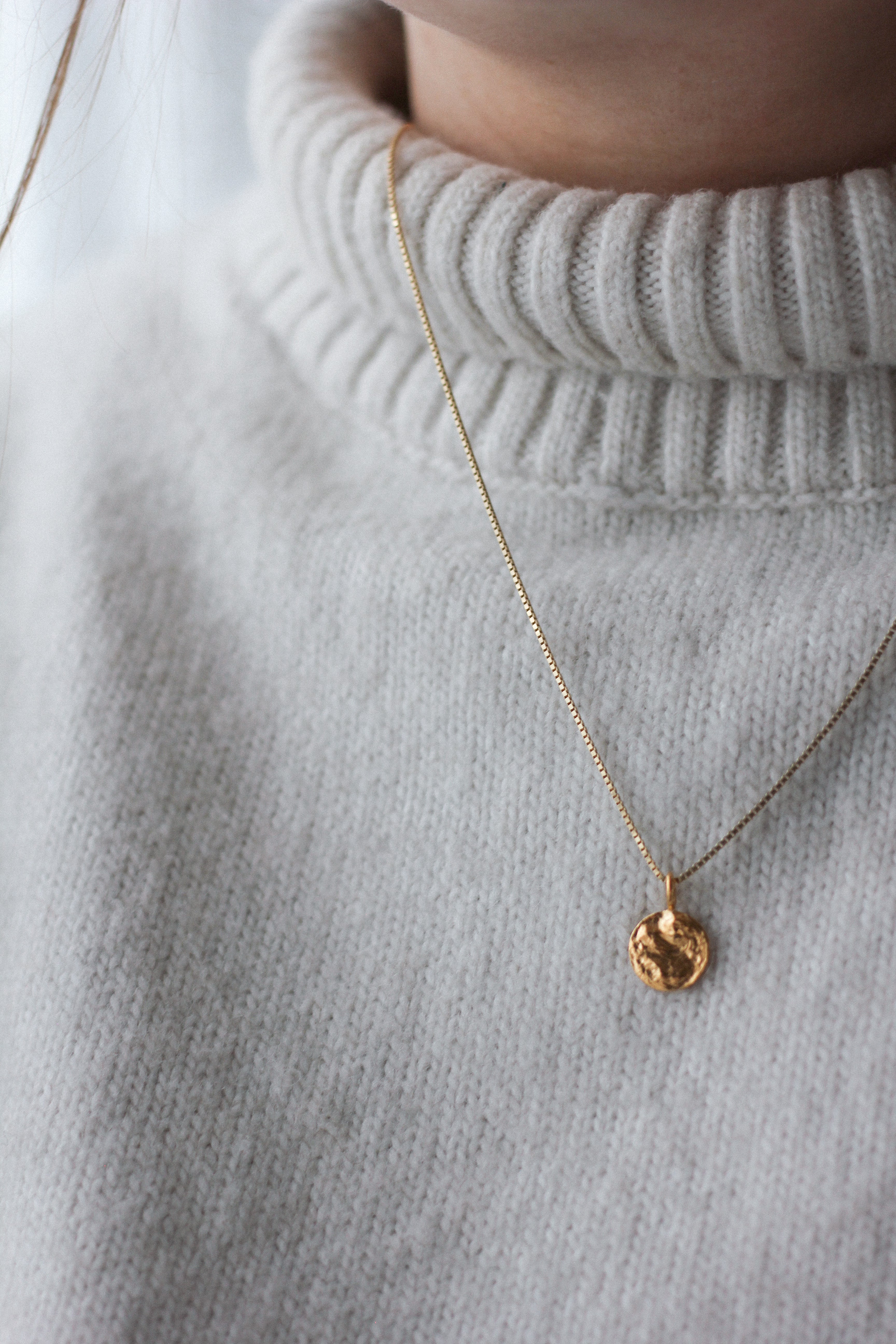 Wave necklace around