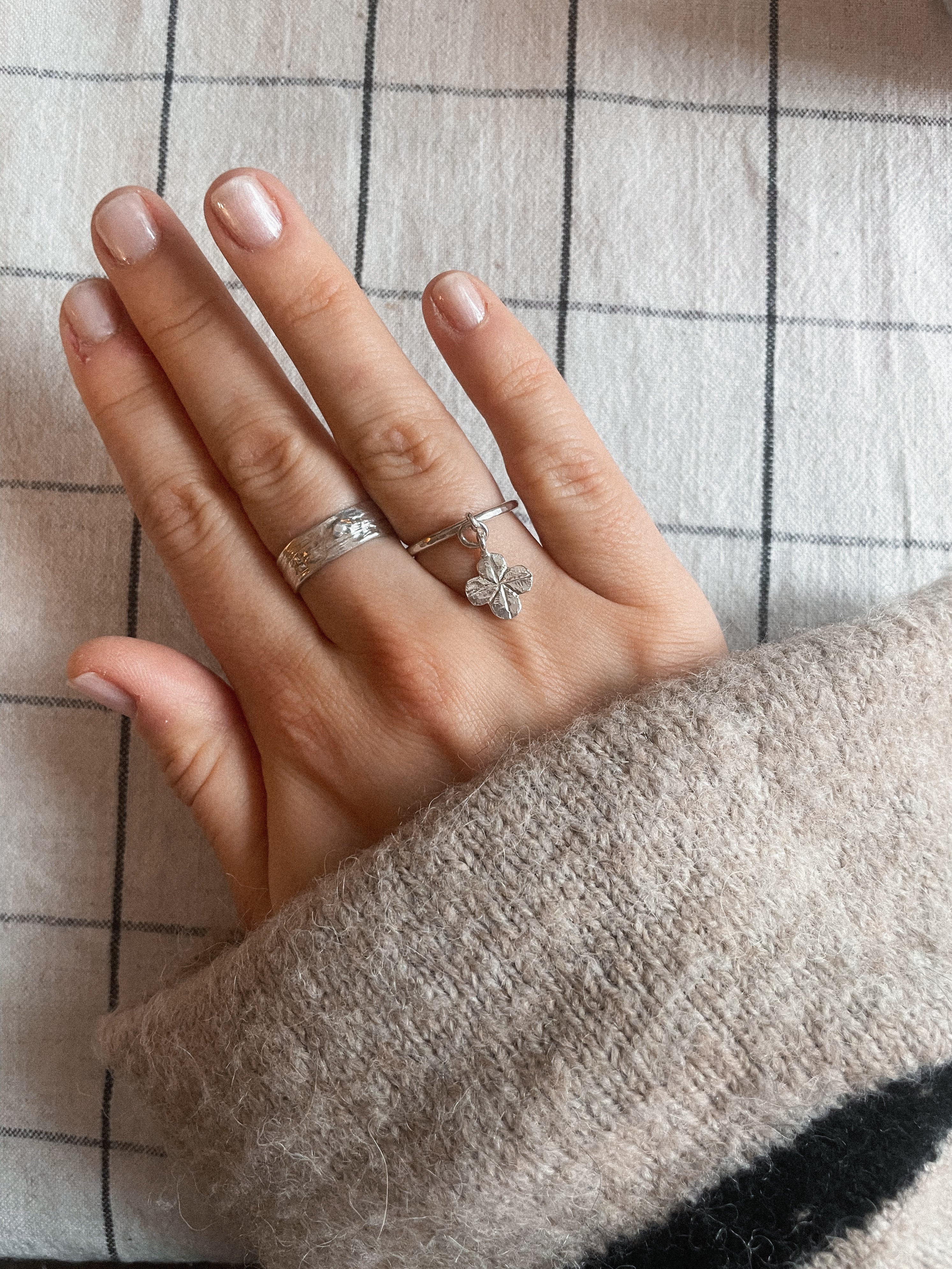 Clover ring