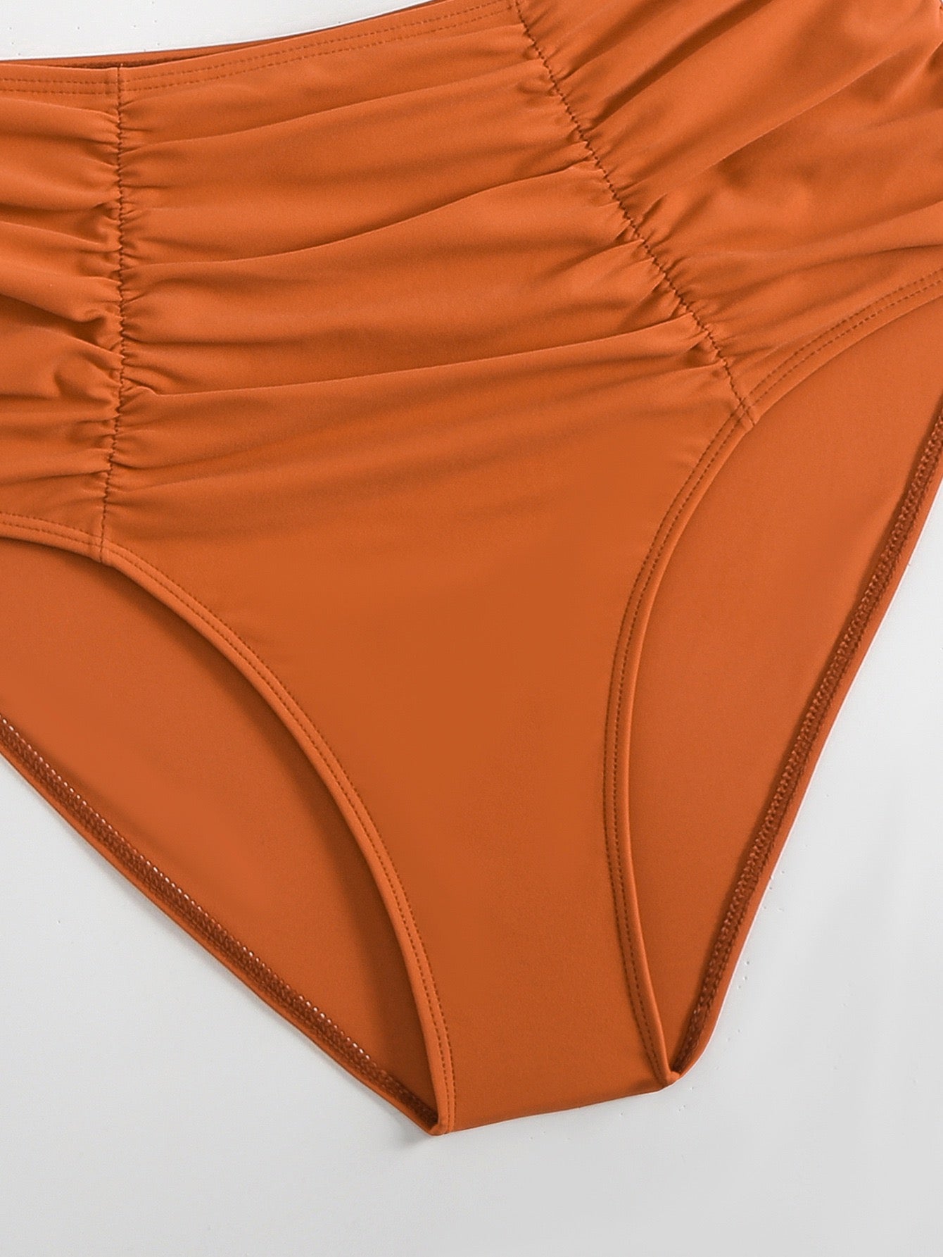Høytlivs Bikini Sett med Twist