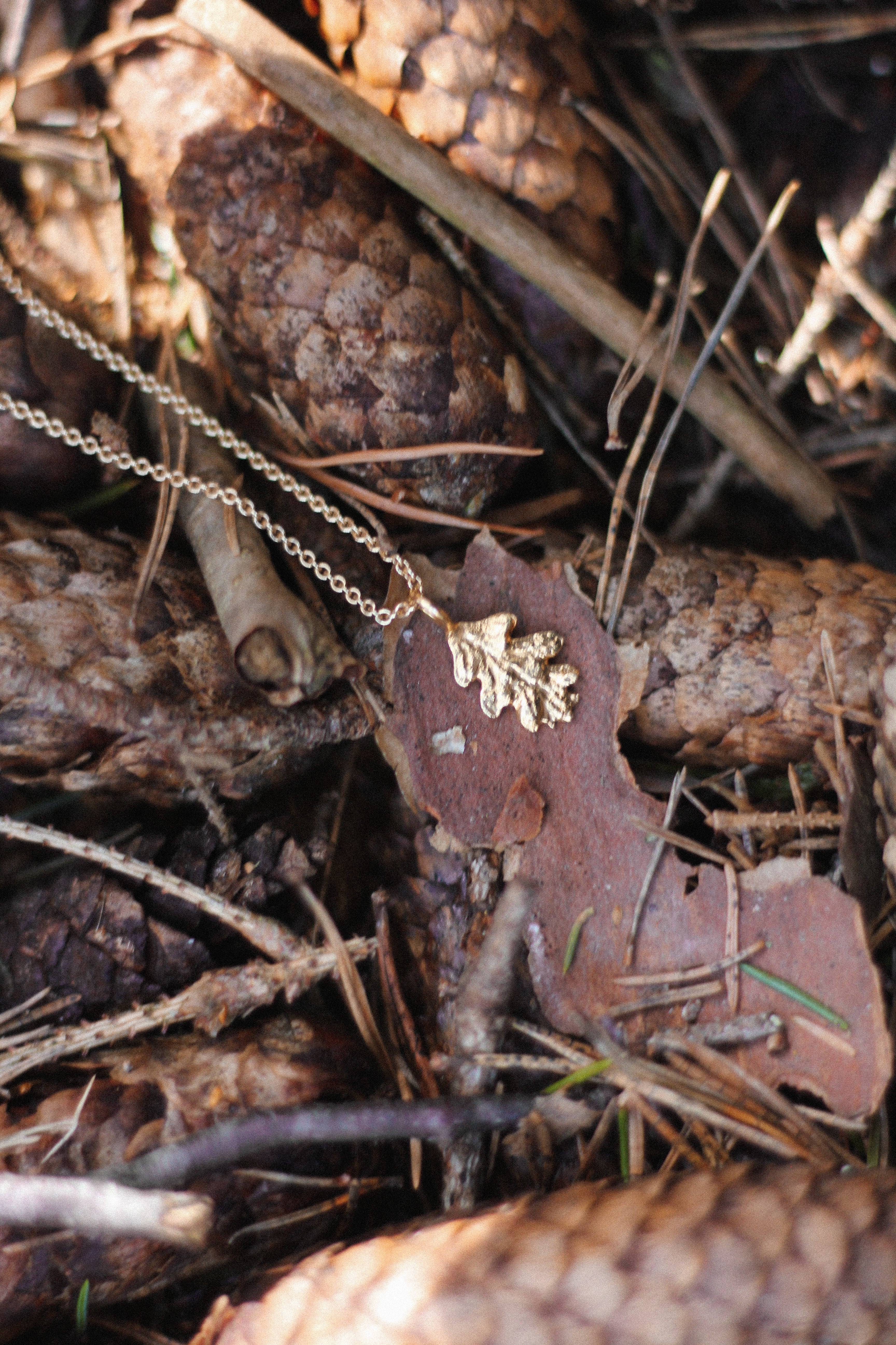 Oak necklace small