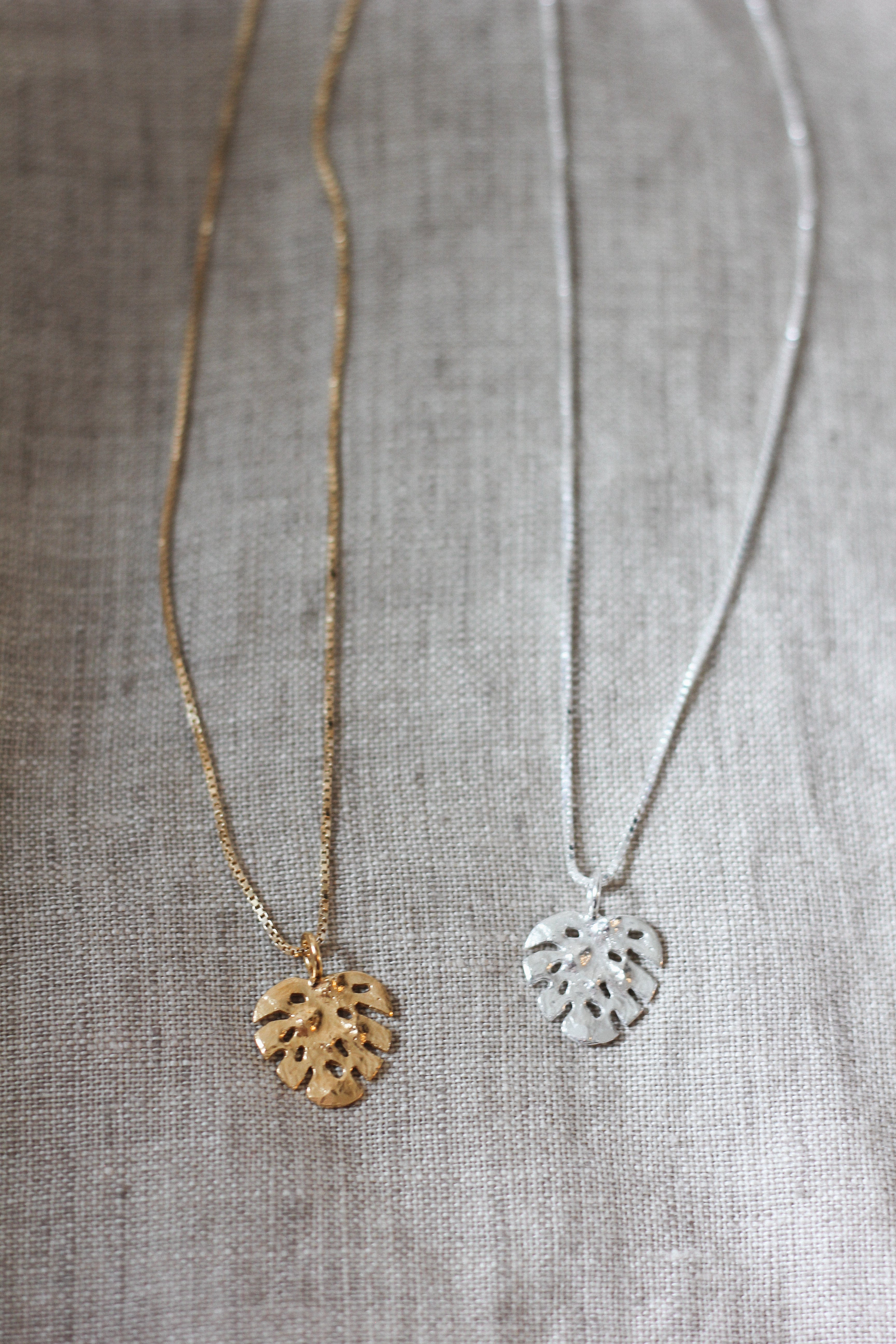Monstera necklace