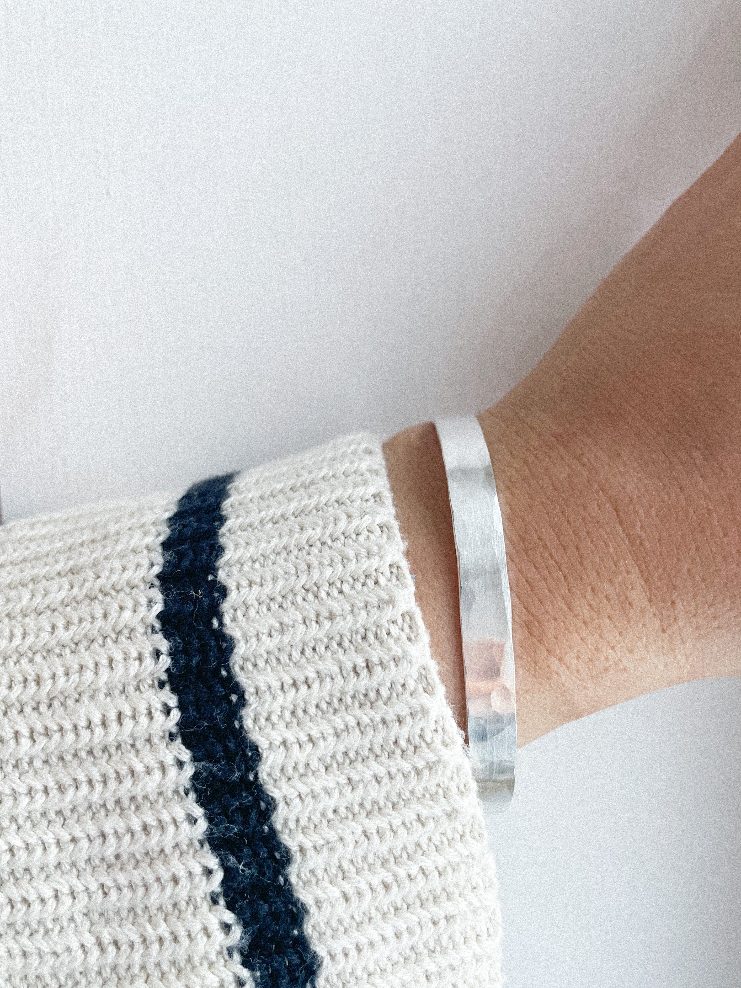 Dew bangle