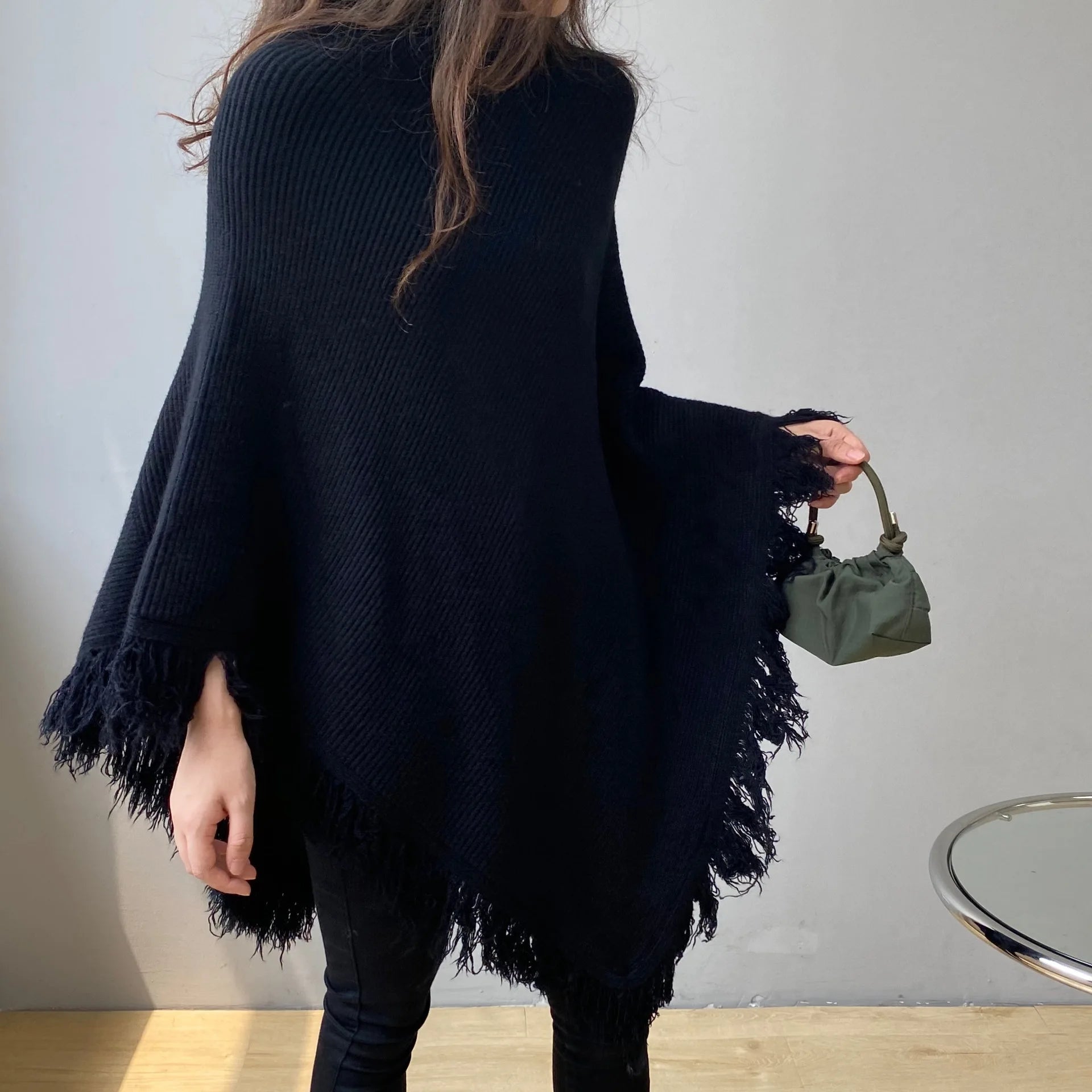 Selma | Strikket poncho-sjal med rullekrage