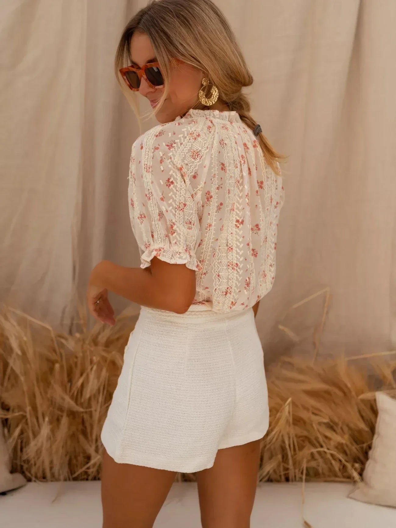 Elina | Blomsterbluse med Sommerlig Sjarm
